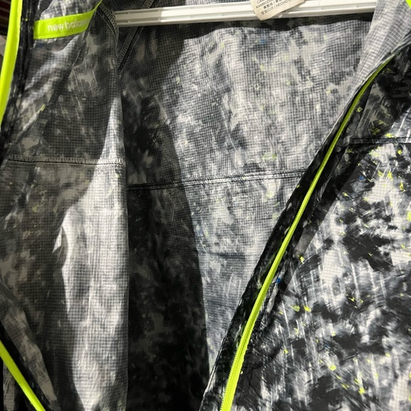 Emt $55 New Balance jacket - Picture 4 of 7